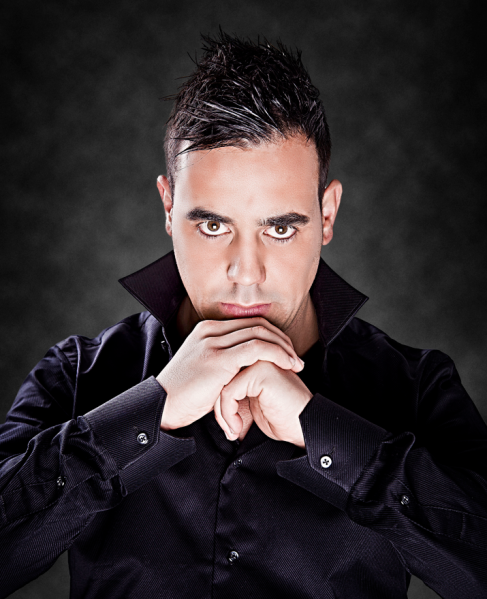 Archivo:Raúl Alegría 01.png