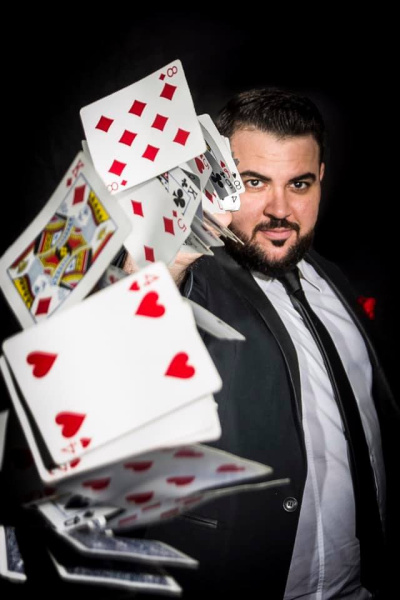 Archivo:Adrián McBroom.jpg