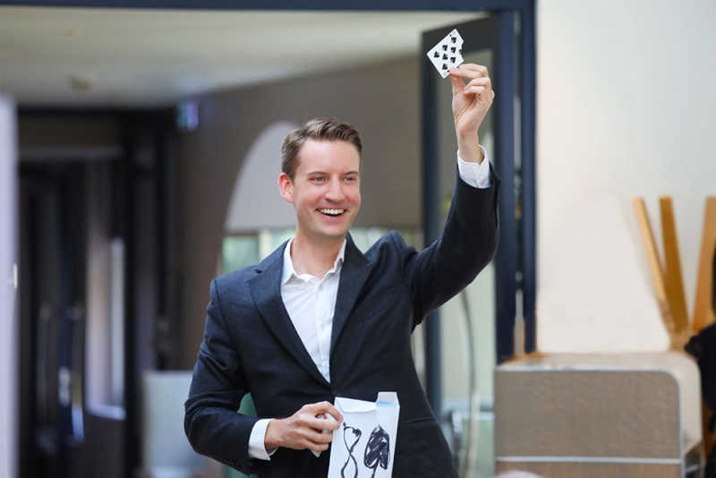 Archivo:Christopher Howell.jpg