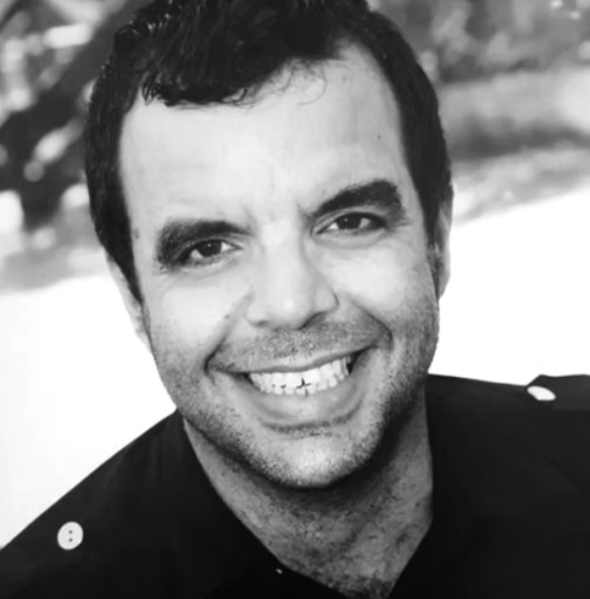 Archivo:ÁLVARO ÓLIVER.png