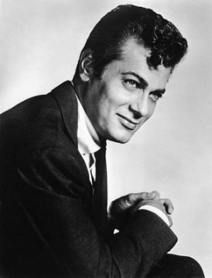 330px-Tony Curtis 1958.jpg