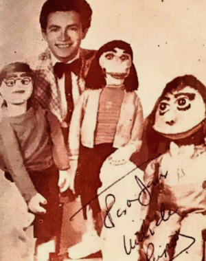 Pipo y sus monotes.png