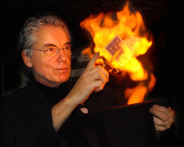 Archivo:Hug nigtingale.jpg